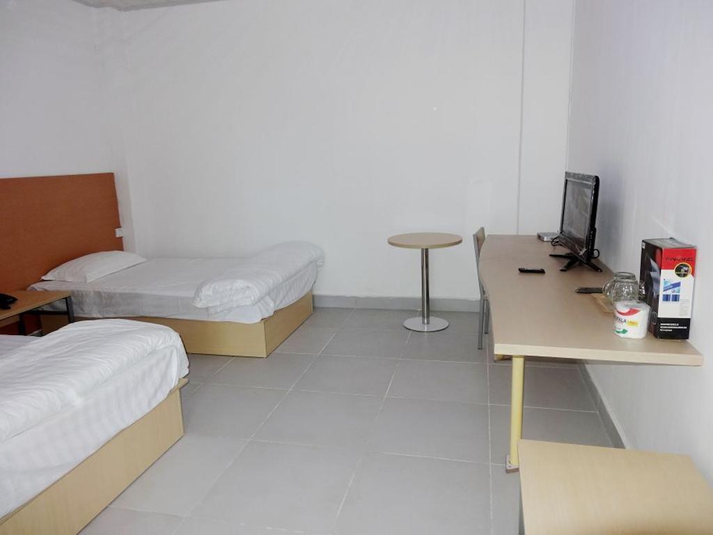 Airlines Business Hotel Порт Вила Екстериор снимка